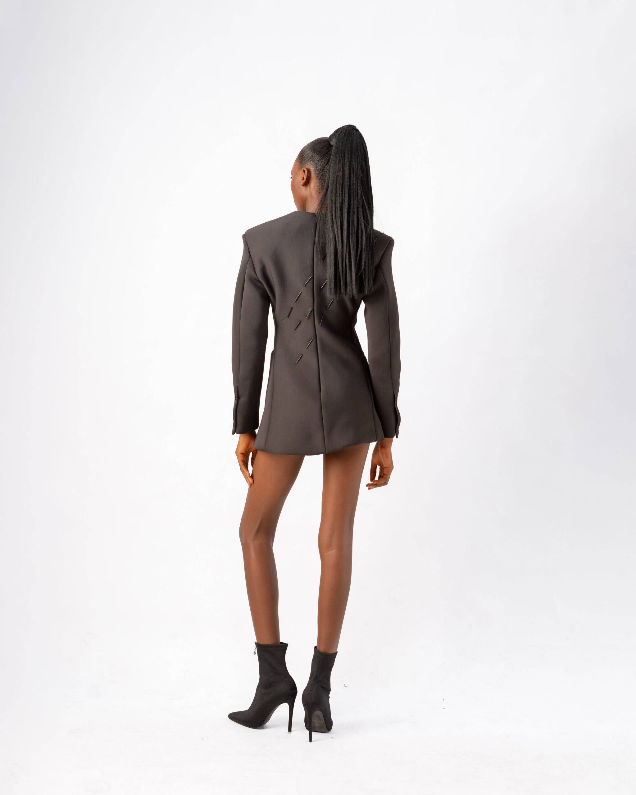 Svart Svart kavajklänning i distansväv – Strukturerad elegans för wholesale på Faire6