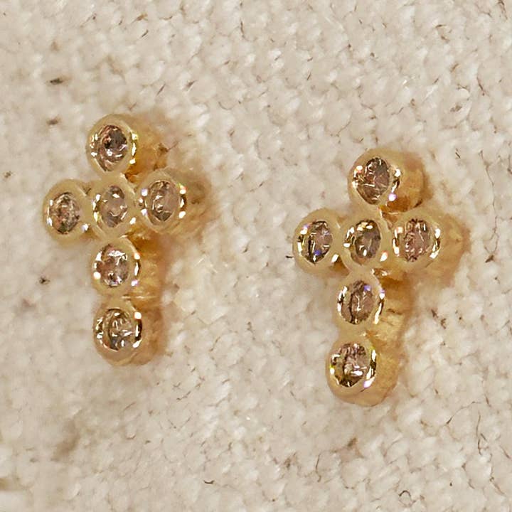 Orecchini a bottone a forma di croce con mini castone in oro 18 carati per la vendita all'ingrosso da parte di GoldFi