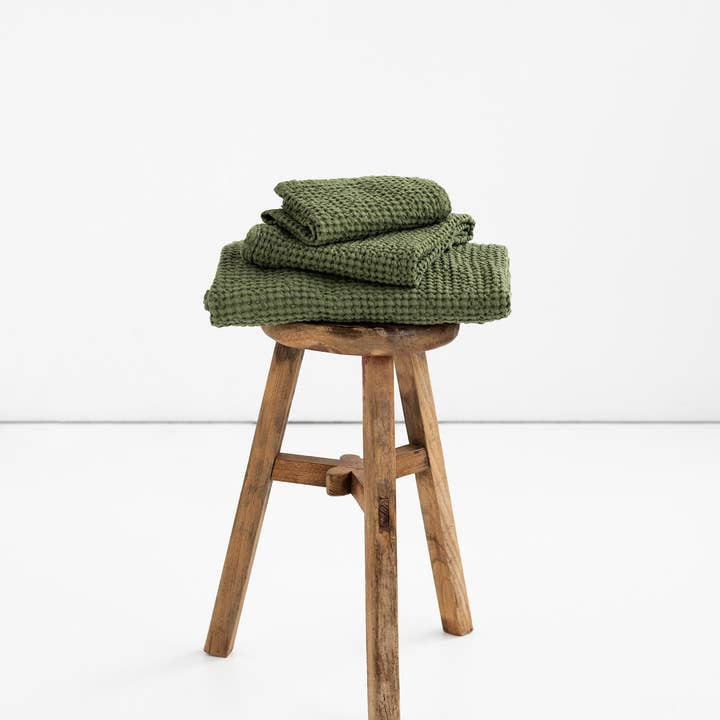 Waffle linen towel set in various colors and other Purchase Wholesale biancheria da bagno. Free Returns & Net 60 Terms on Faire trending on Faire.