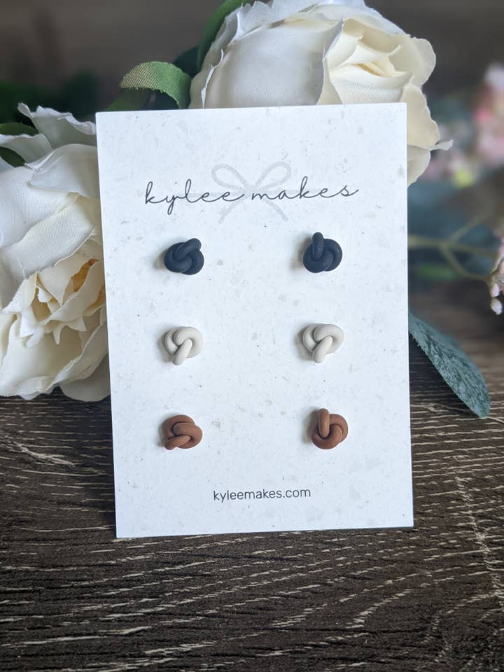 Brincos de nó delicado | Brincos de argila de polímero por atacado de Kylee Makes