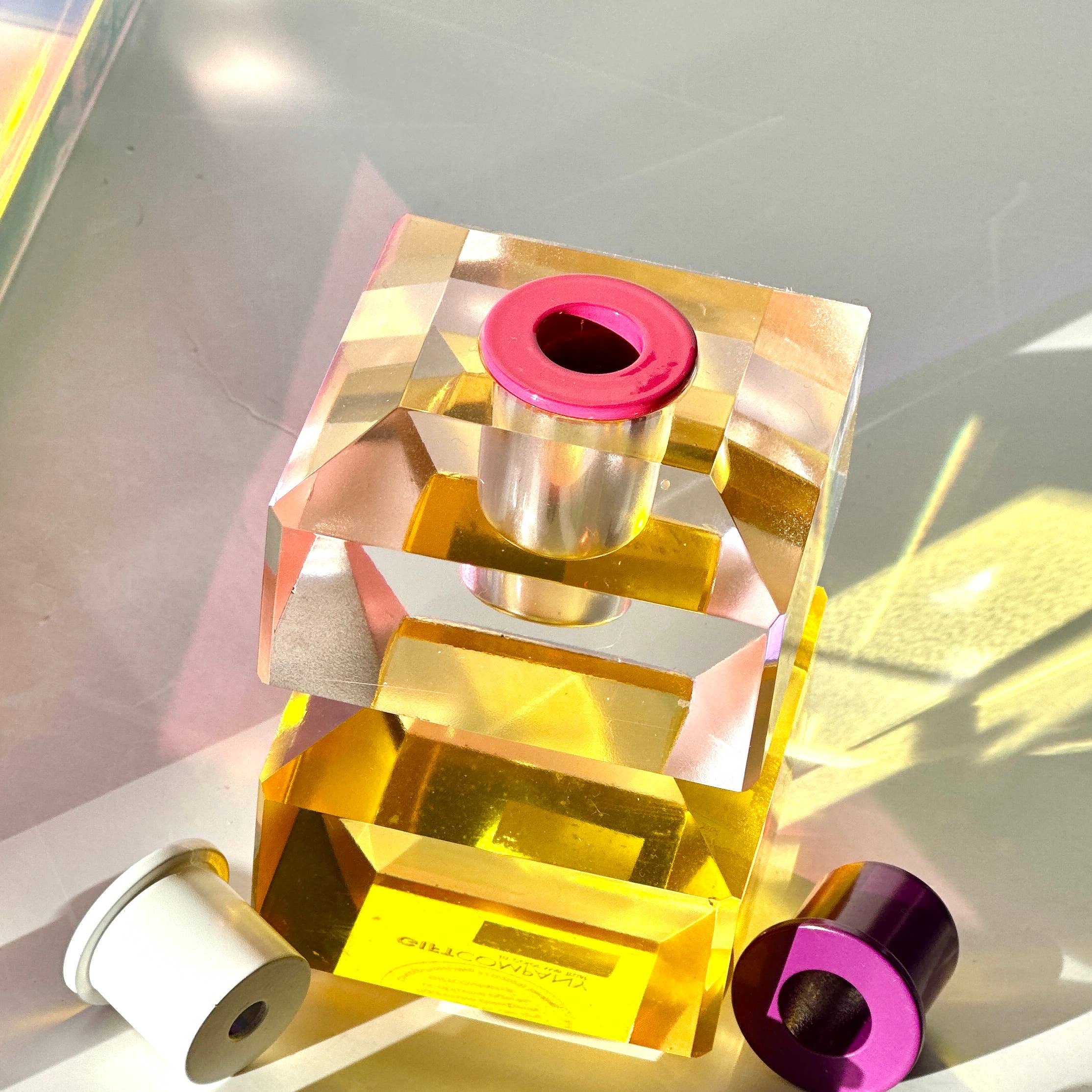 Pink Stories – wholesale Ljushållare – Fitter – adapter för smala ljusstakar i neonrosa2