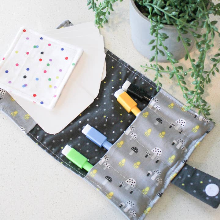 Livre Busy pour enfants - Mushroom pour la vente par BaubleBee Co.