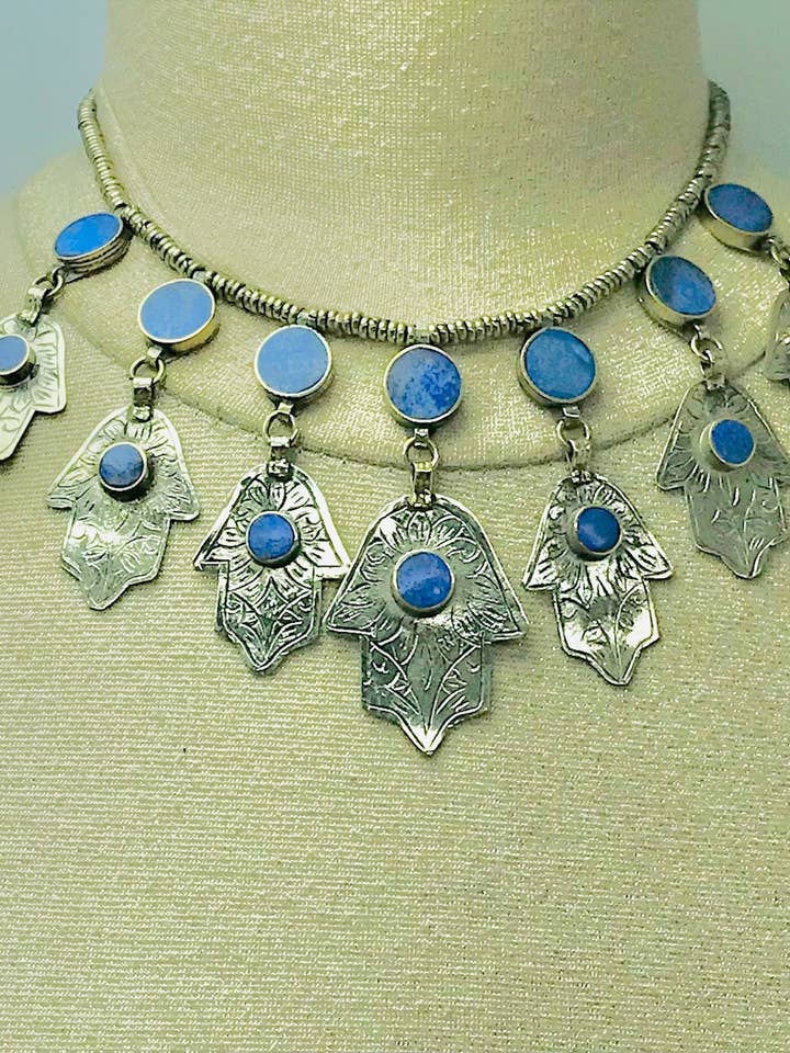 Gargantilla con motivos colgantes de plata y lapislázuli para venta al por mayor de vintarust