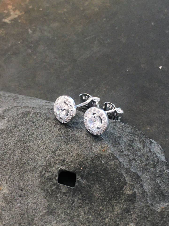 SS522B - PERNO REDONDO DE 6 MM CON CIRCONITA CÚBICA DE 2 NIVELES para venta al por mayor de Bluelily925silver