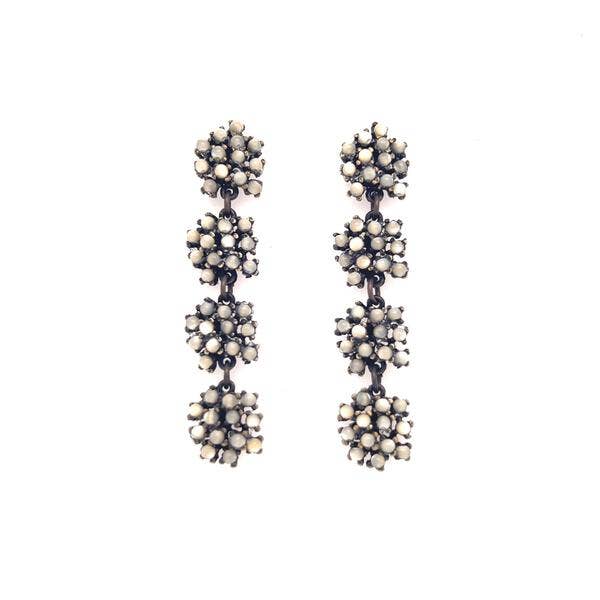 Rebel Designs Accessories – Großhandel Ohrhänger – Cluster-Blumen-Ohrringe3