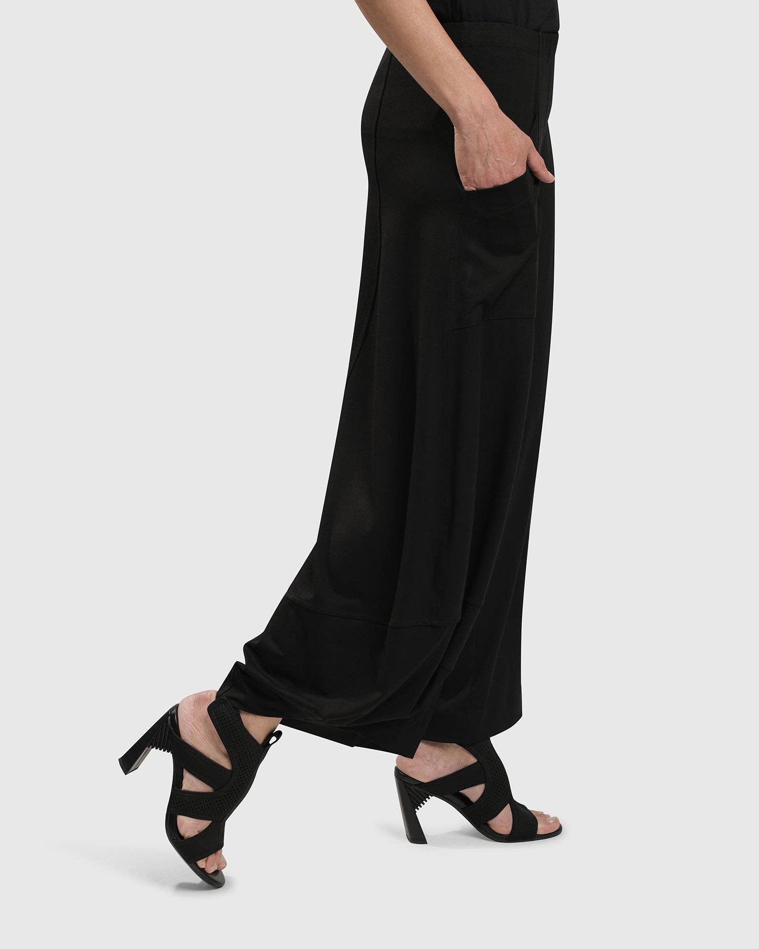 ESSENTIAL PUNTO POCKETS PANTS, BLACK for wholesale on Faire12