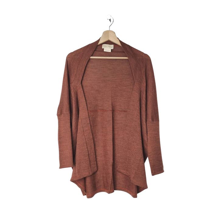 Abacate vest made of merino wool for wholesale by Flavia Soares