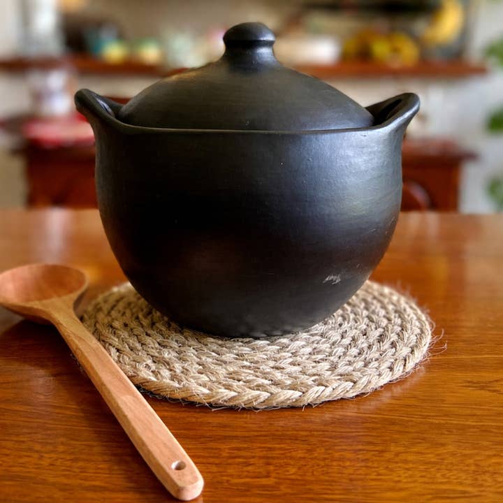 La Chamba Clay Pot for Cooking with Lid Casserole 4 Lt for wholesale by Authentic Origin Colombia