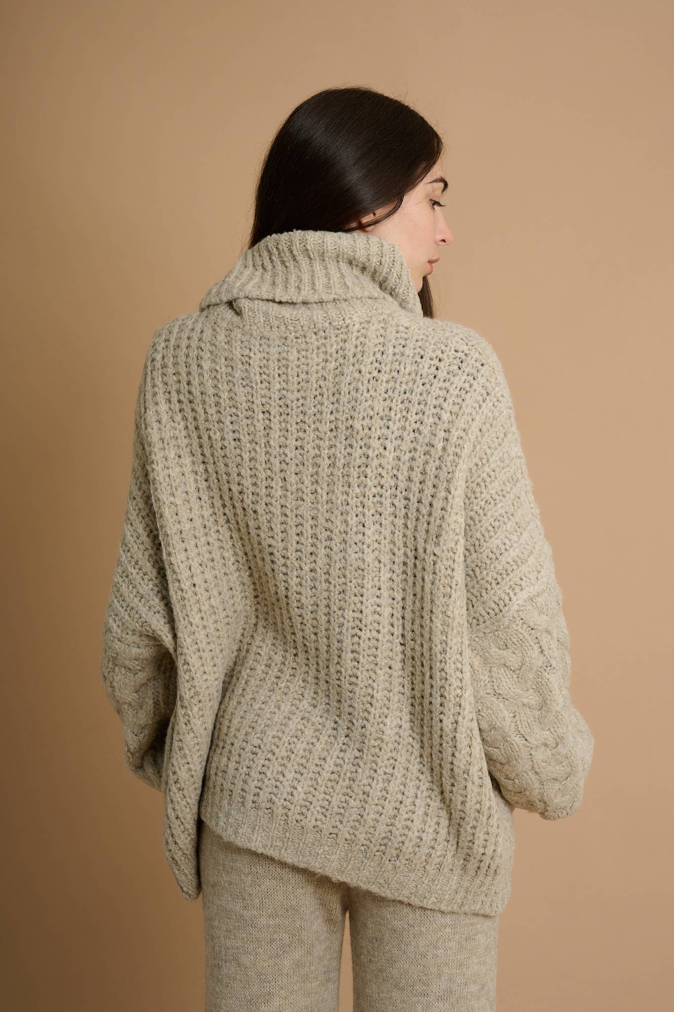 AMELÉ - Wholesale Knit Sweater - Women's - Soft turtleneck oversized sweater2