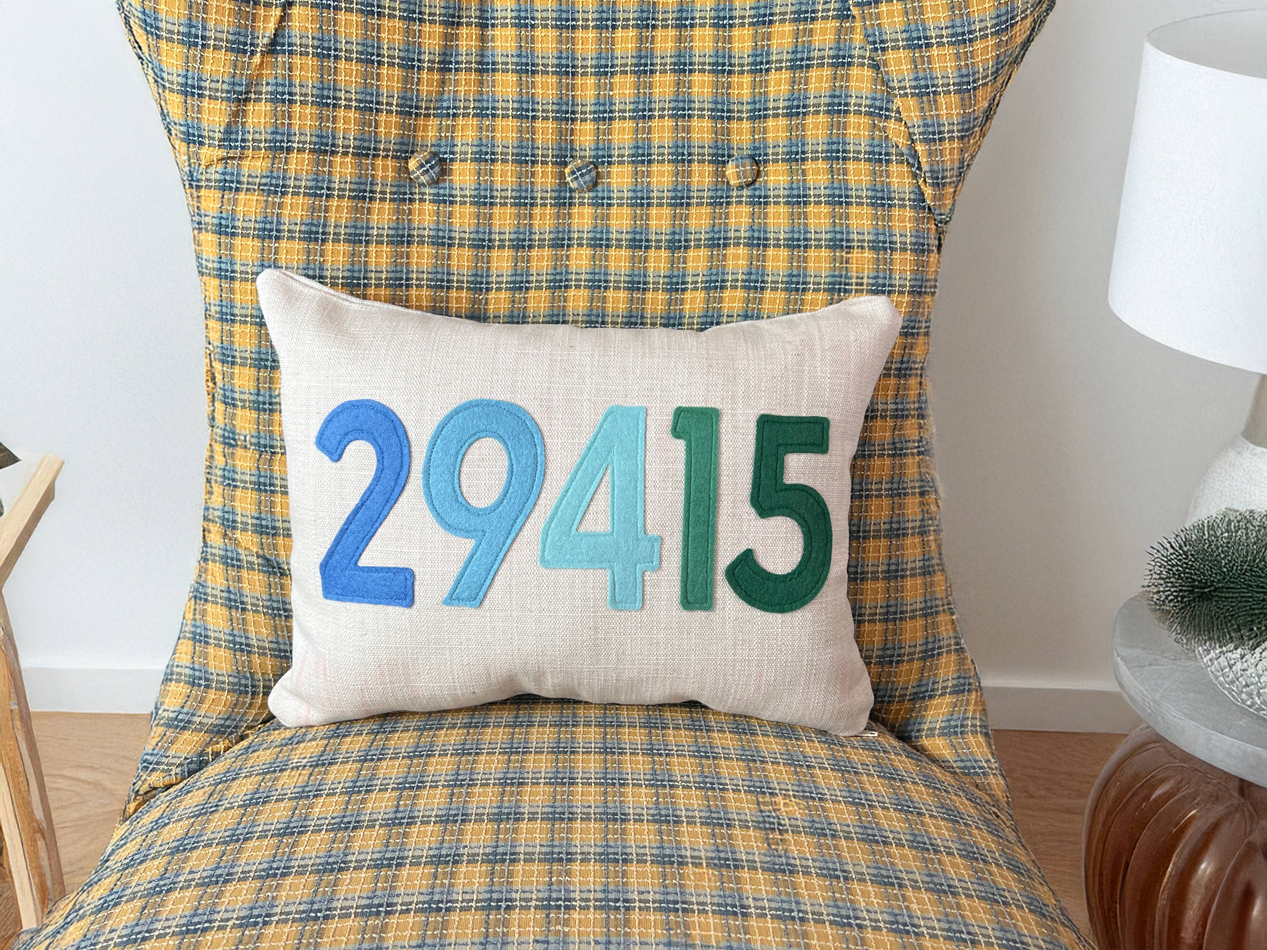 Dirtsa Studio – wholesale Dekorativ kudde – Anpassade postnummerkuddar2