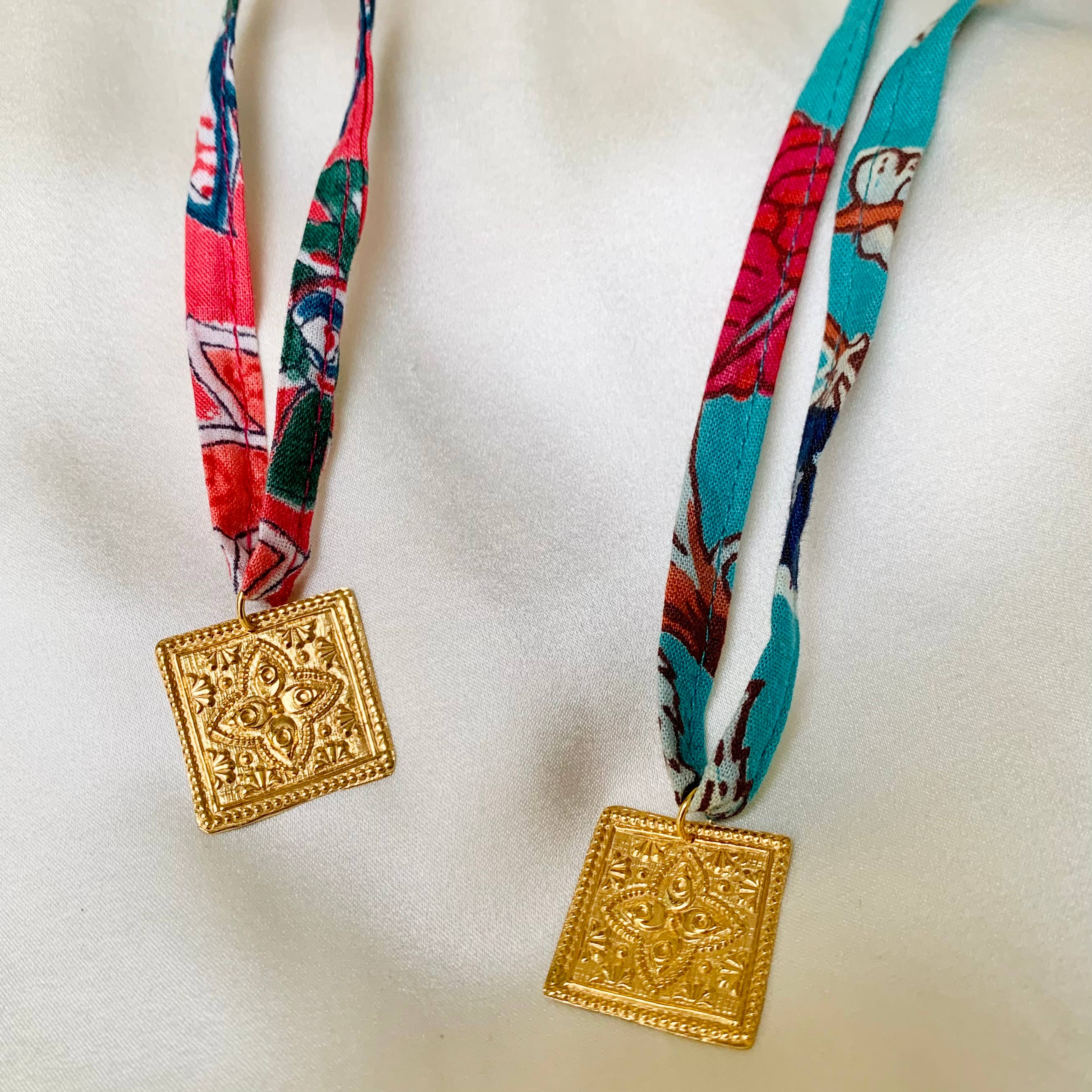 Wholesale KINARA NECKLACE AND BRACELET PENDANT, MEDAL (B/CRUBETH11) for your store Faire