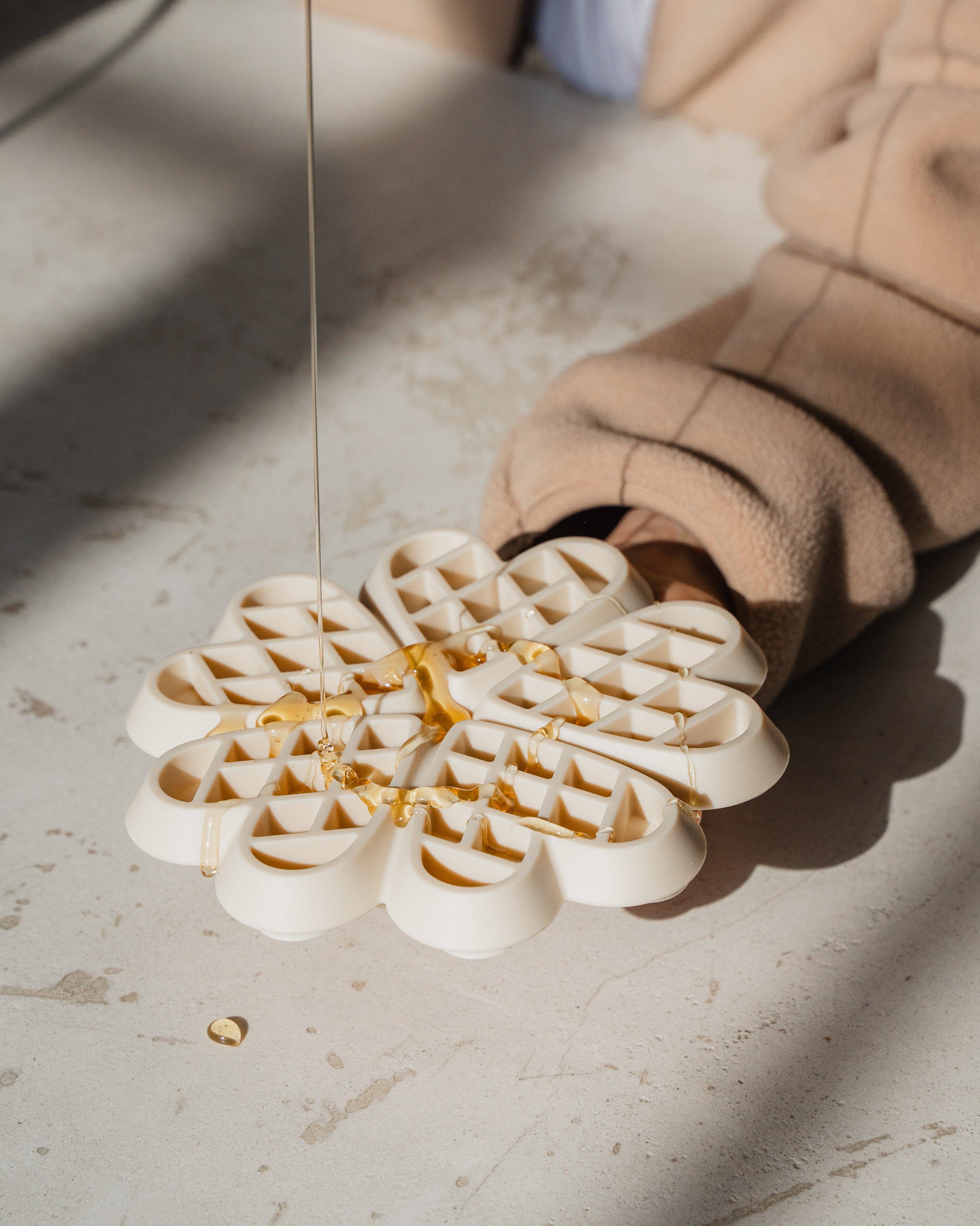 dexypaws - Wholesale Pet Bowl - Cat/Dog - Buttercream Hide and Seek Slow Feeder1