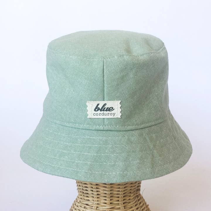 Bonnet en lin pour bébé - Vert menthe pour la vente par Blue Corduroy