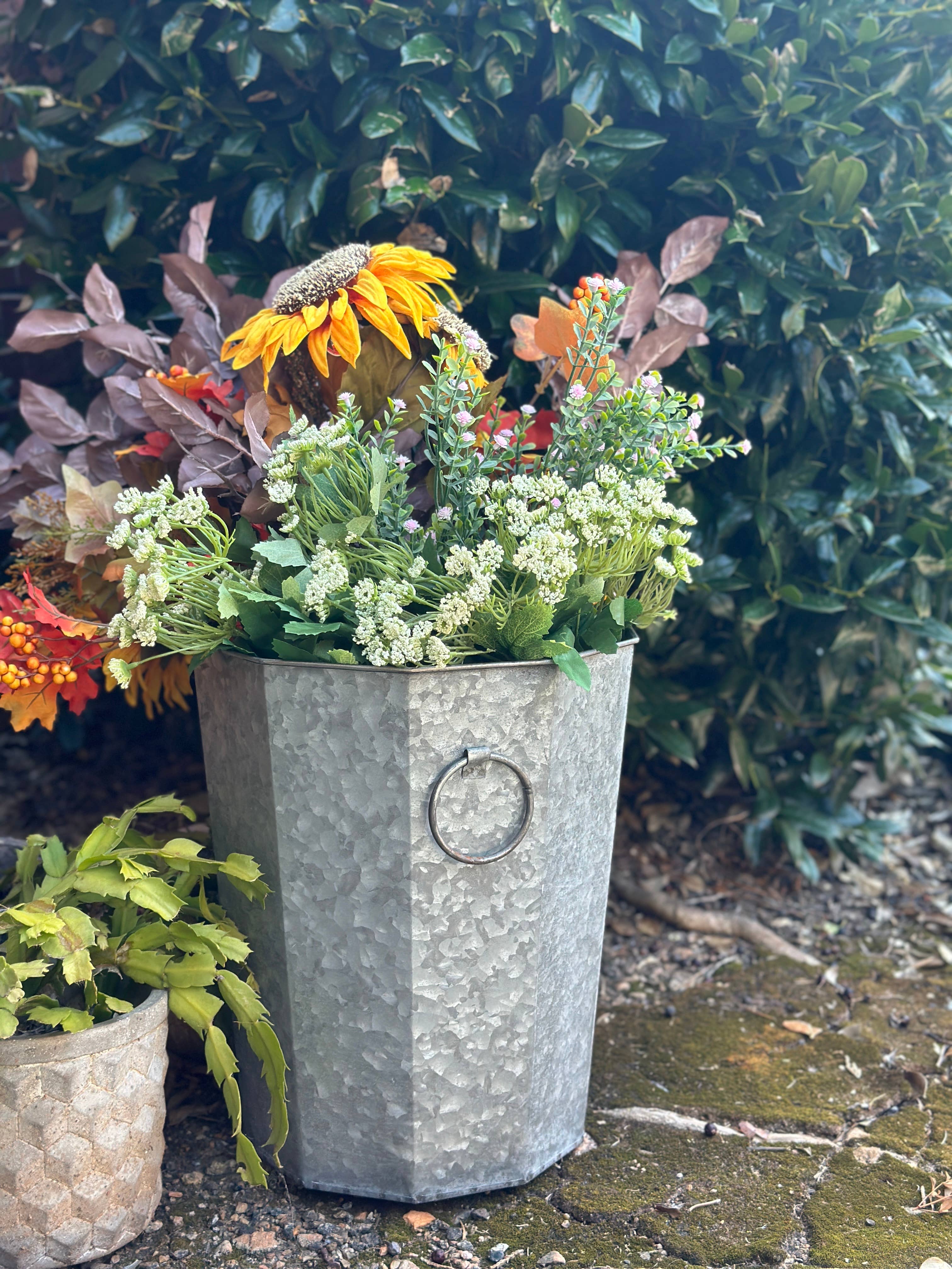 Vagabond Vintage – wholesale Plant pot – Beveled Zinc Planters With Handles1