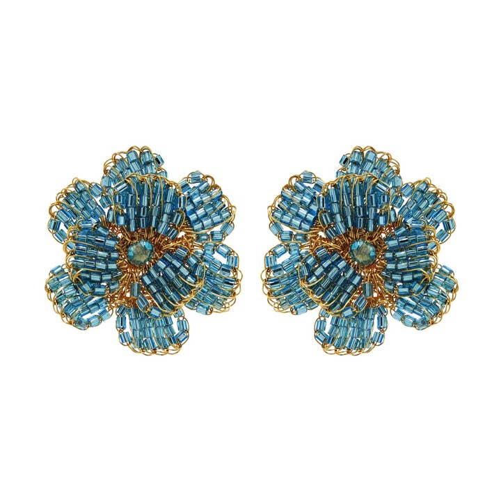 Pendientes hechos a mano con forma de posta de ganchillo con forma de flor y cristal azul para venta al por mayor de Lavish By Tricia Milaneze