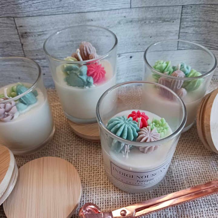Bougie de soja succulente en forme de cactus avec couvercle en bambou. pour la vente par Casa de Iris Crafts