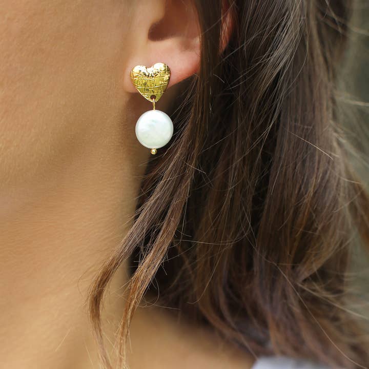 Heart earrings and natural cultured pearls for wholesale by Minalis
