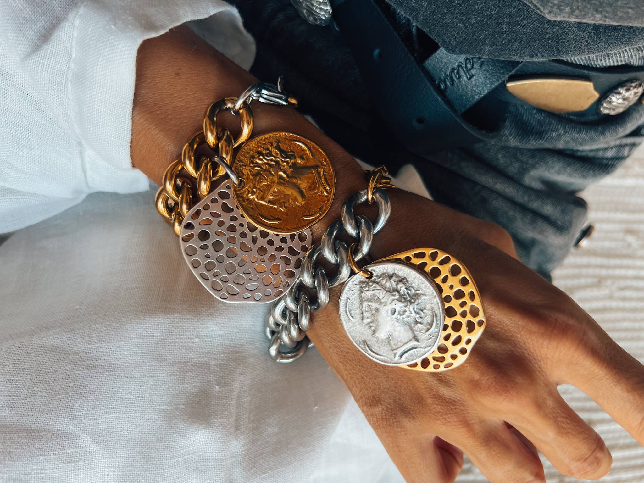 Goupi - Vente Bracelets à breloques/pendentifs - Collier chunky à maillons plats avec pièce ancienne et pendentif disque5