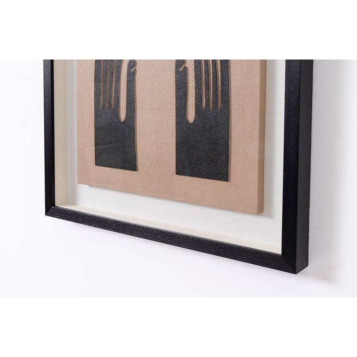 Gdeco - Venta al por mayor Cuadro - Cuadro Vitrina 60*60 Cm, Marco Negro Y Escultura De Madera Tallada Beige Y Negro.