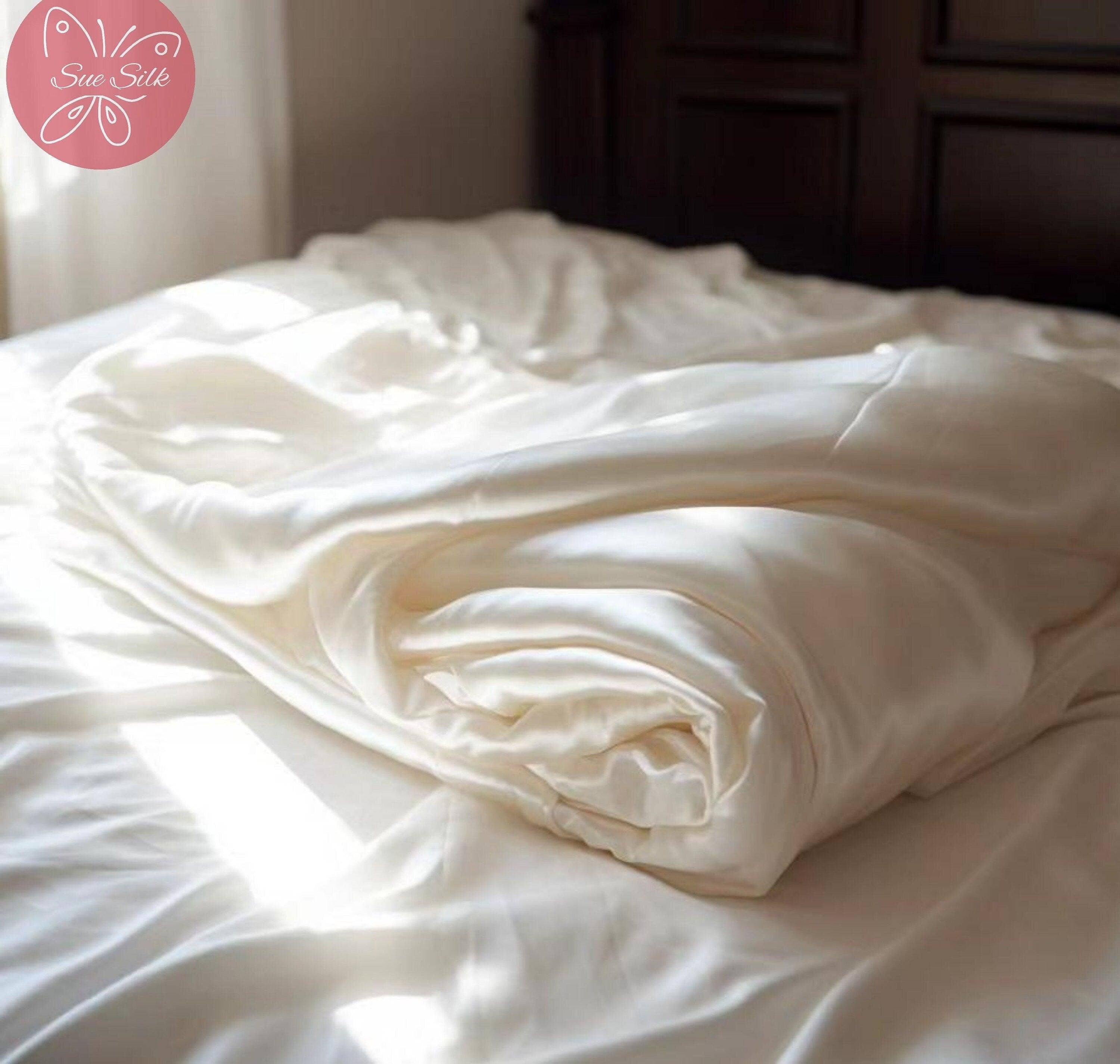 SueSilkHK – wholesale Sängkläder – Sofistikerat minimalistiskt sängset i satin i silvergrått, 4 delar – unikt krypterat vävstyg, idealisk inflyttningspresent för alla sängstorlekar6