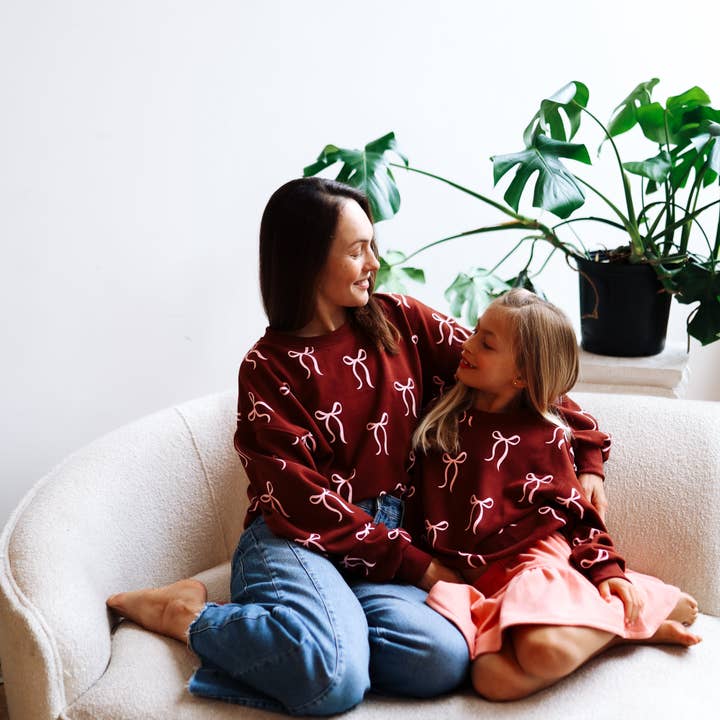 SLØJFER OVERALT | I BRUN | Drop Shoulder Oversized Pullover | VOKSEN for engroshandel hos Minimalist Folk Co.