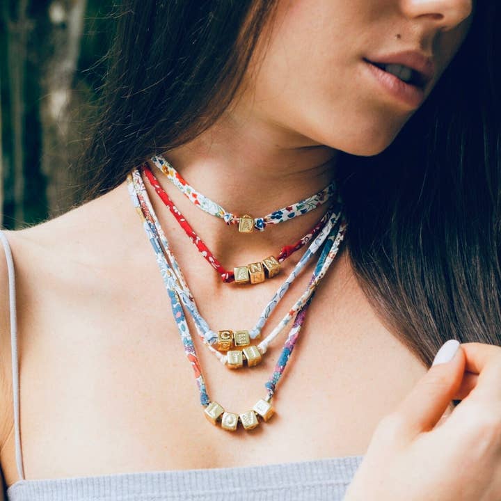 Collier Charm Initial Liberty Gold pour la vente par OIYA