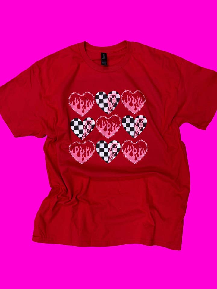 T-shirt Cœur en Fil de Fer Barbelé et à Carreaux pour la vente par The Black Daisy