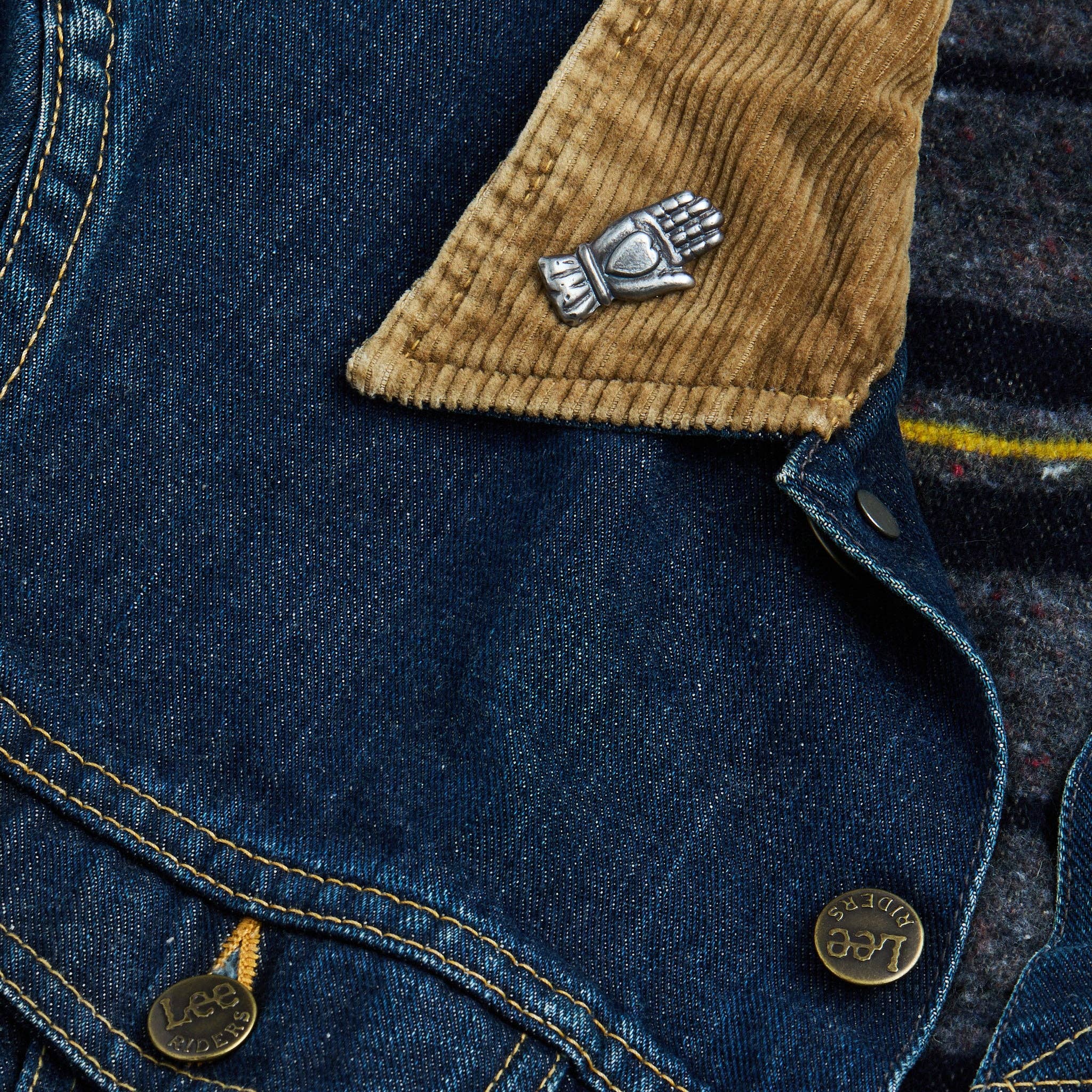 Studebaker Metals – wholesale Lapel pin/button – Heart in Hand Pin4