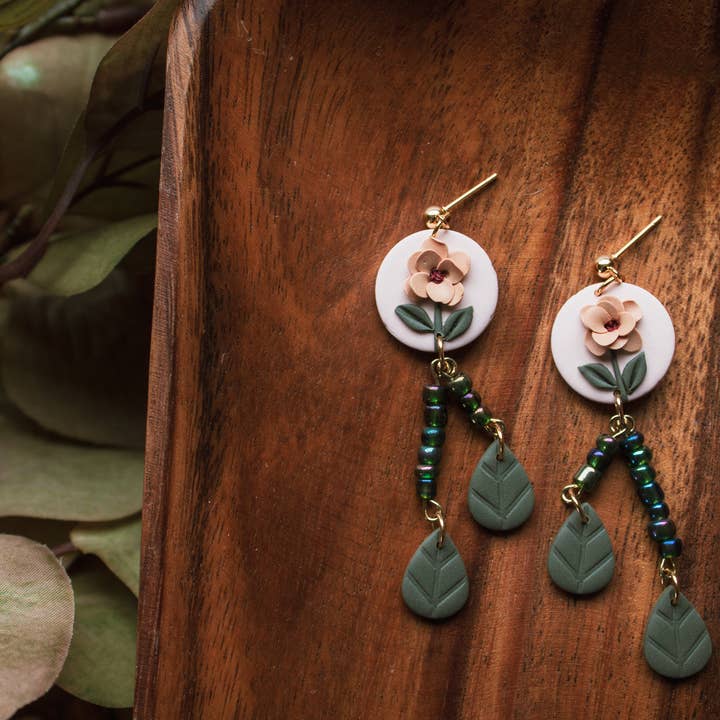 Ciondoli floreali con perline per la vendita all'ingrosso da parte di Lucky Penny Designs