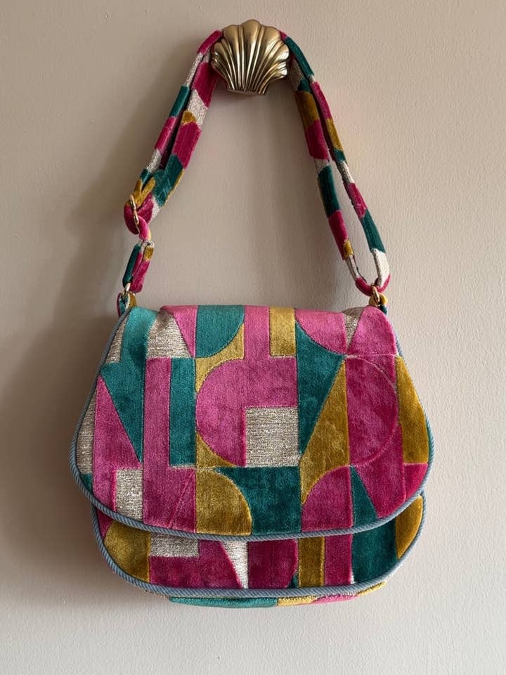 Lucy Carry Tout pour la vente par Trudy Workshop