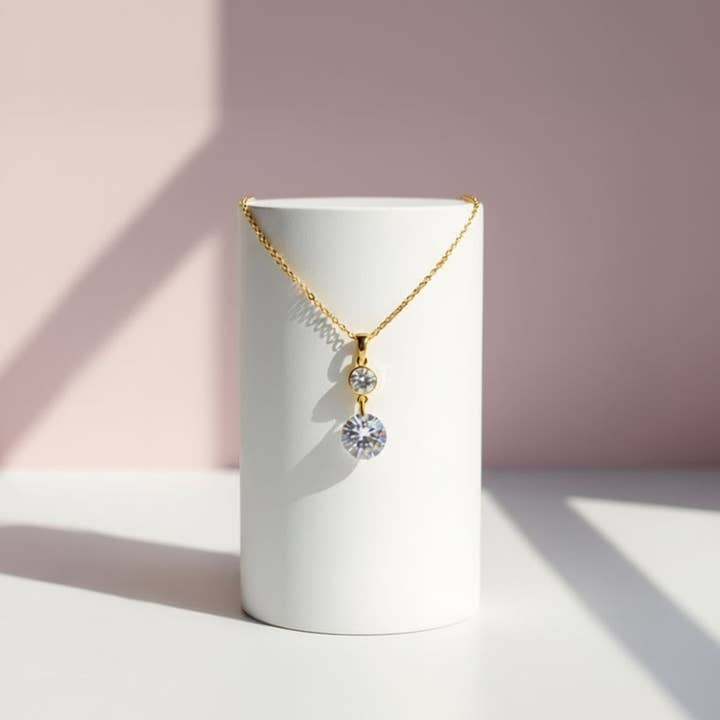 Arya Jewellery Wholesale - Wholesale Pendant/charm necklace - Round Cut Crystal Pendant Necklace0