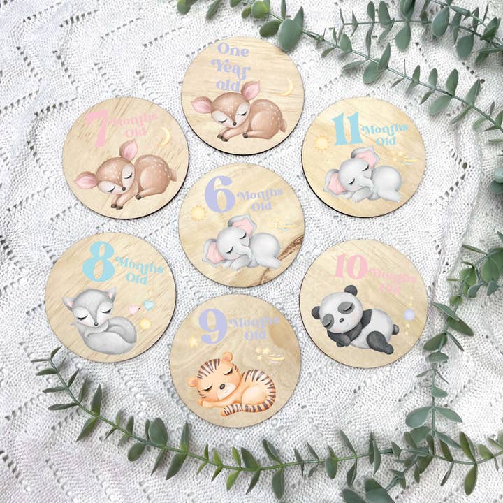 Schlafende Tiere, Meilensteine für Babys, Meilensteine für Neugeborene für den Großhandel von Carrousel Collectives