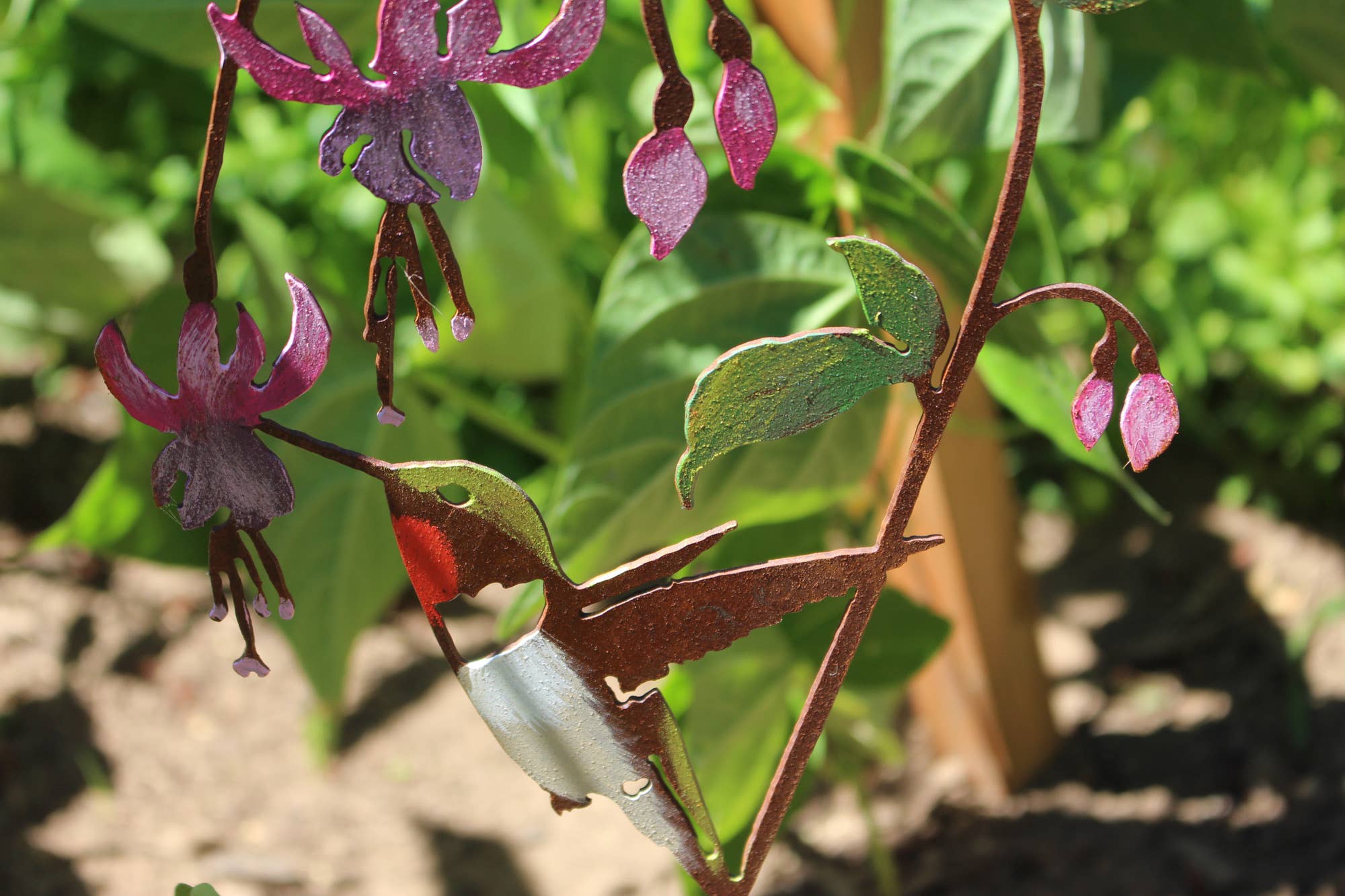 Elegant Garden Design - Wholesale Garden/Lawn Stake - Hummingbird on Fuchsia Pick -Painted4