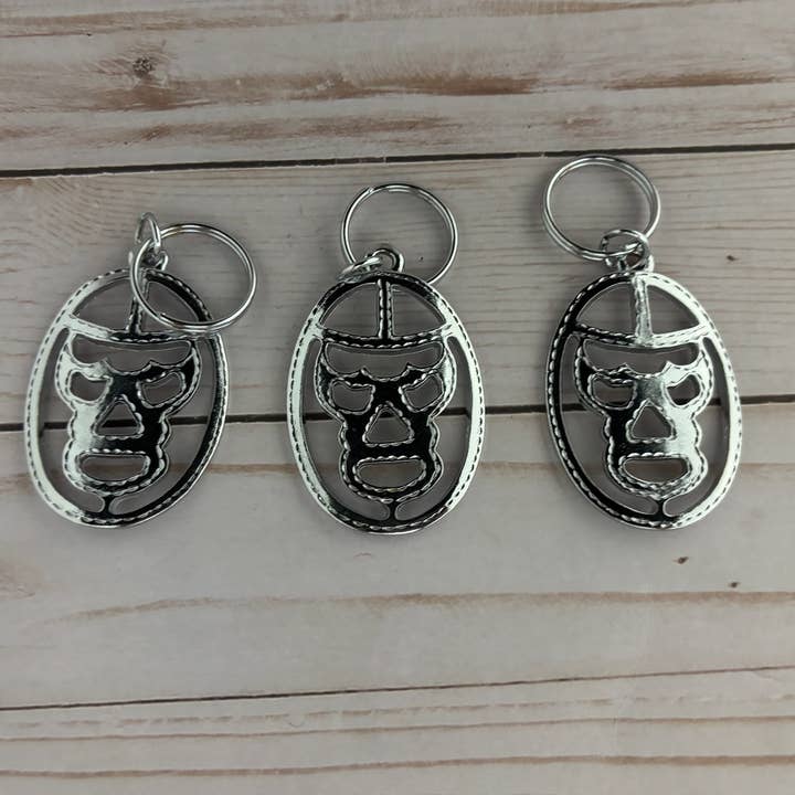 Porte-clés El Santo Luchador Lucha Libre pour la vente par Viva Greetings