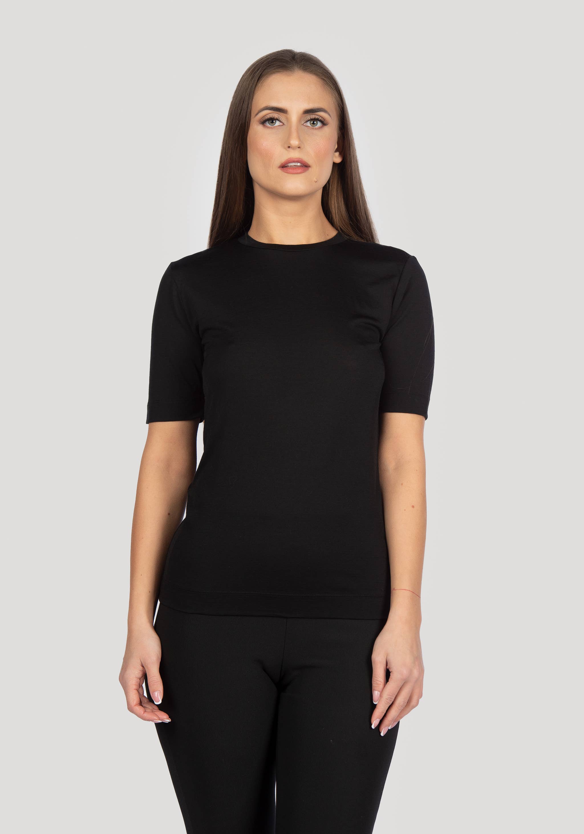 Nero Puro Maglia Girocollo Donna in Merino e Seta in vendita all'ingrosso su Faire