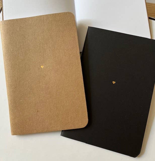 Le Papier Fait De La Résistance – Engroshandel Notesbog – Mini notesbog A6 med guldhjerte - sort1