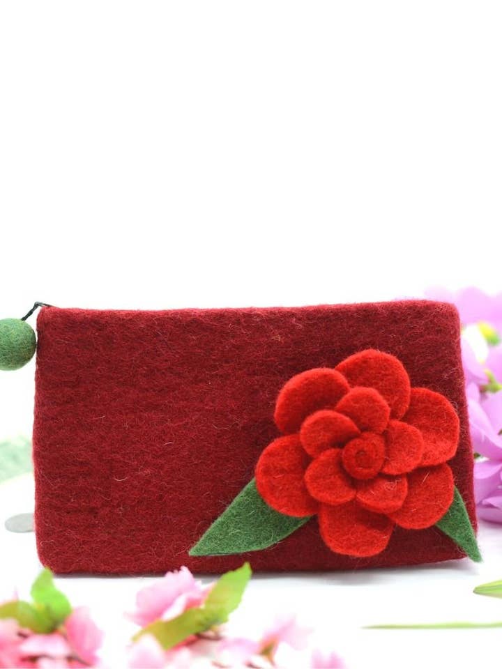 Magnifique sac à main bordeaux avec motif floral pour la vente par Woollyfelt