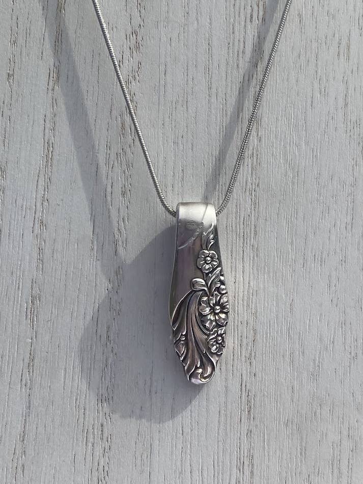 Collier Etoile du soir pour la vente par Fly Me To The Spoon