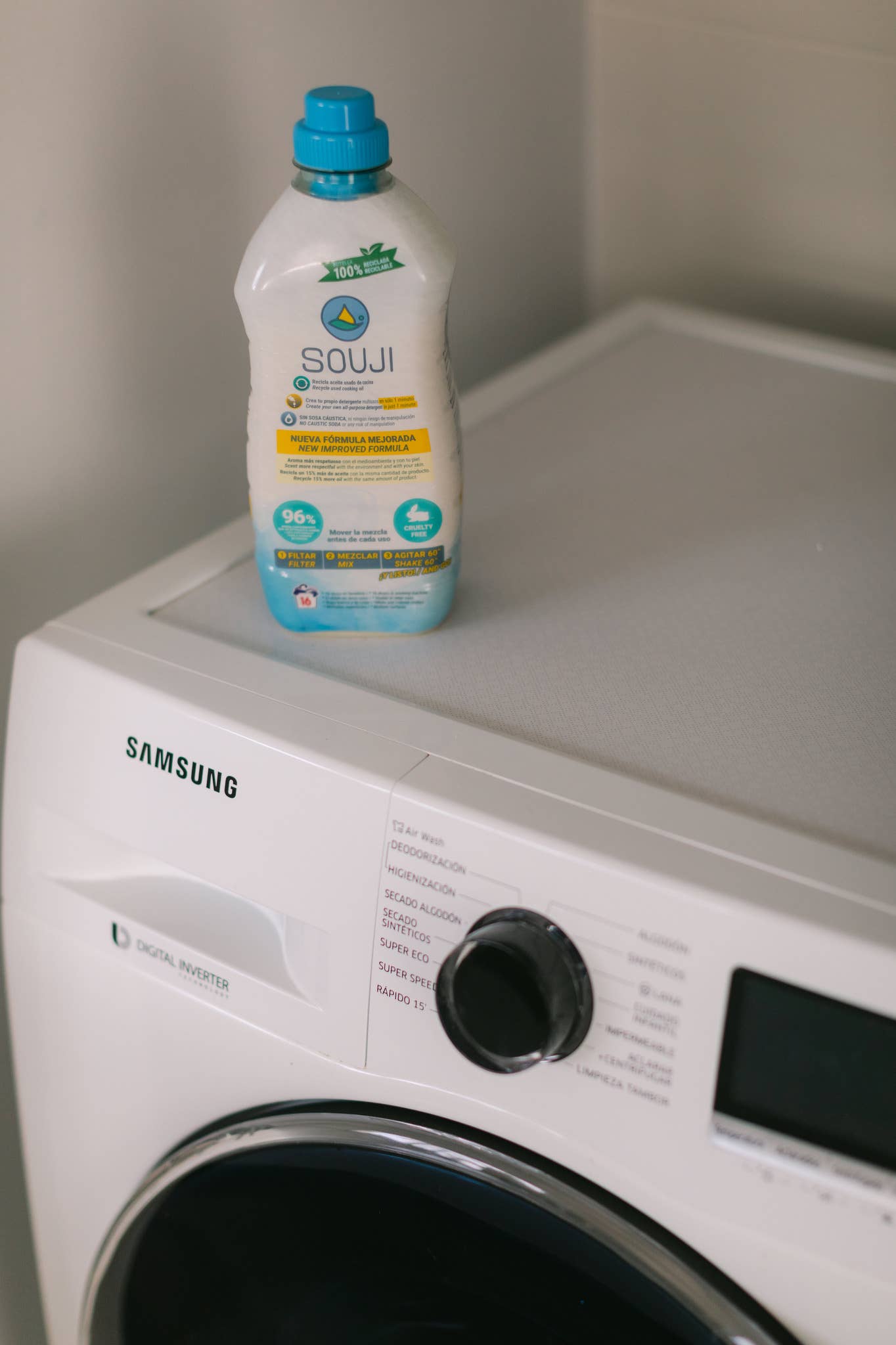 SOUJI - Vendita all'ingrosso Detergente multisuperficie - Detersivo liquido ecologico 3 in 1 per bucato6