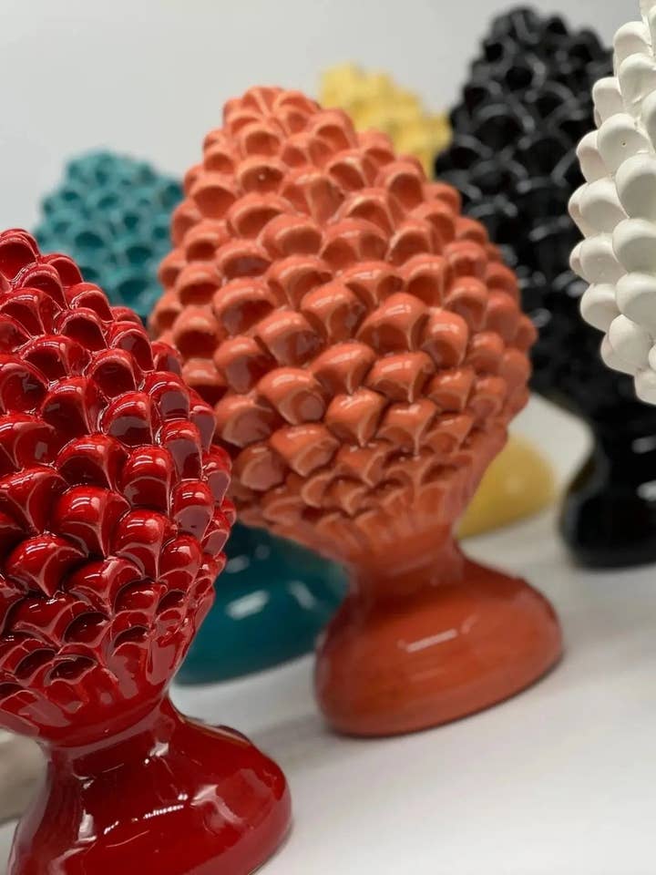 Handgjord cypresskotte i keramik från Caltagirone, Luis-serien, höjd 20 cm för wholesale av DD Ceramiche Siciliane