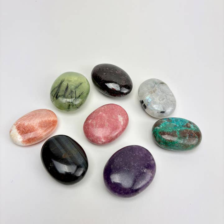 Pierre de paume polie en cristal | 30-40 mm | Qualité "A" | Inde pour la vente par Pelham Grayson Rose