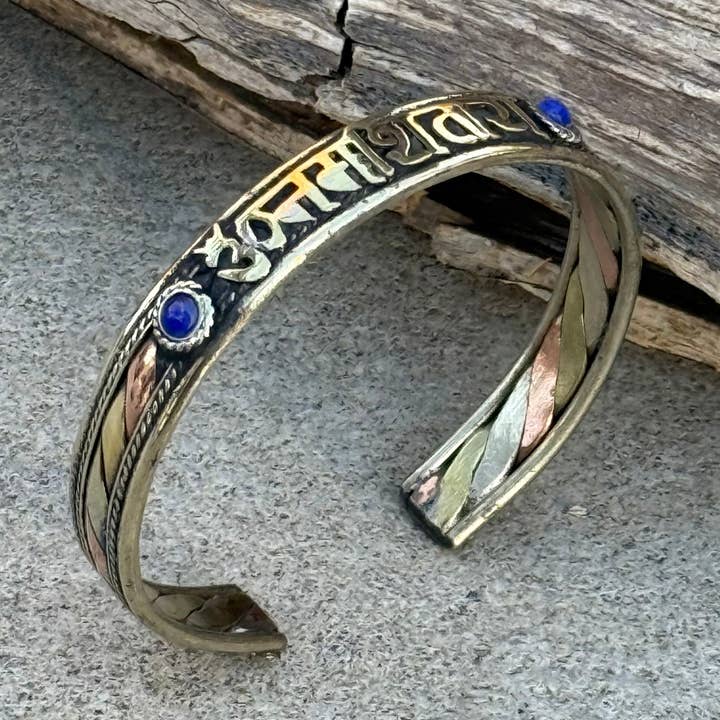 Lungta Imports - Vendita all'ingrosso Bracciale a polsino - Bracciale "Om Namah Shivaya" in 3 Metalli - Fatto a Mano in Nepal5