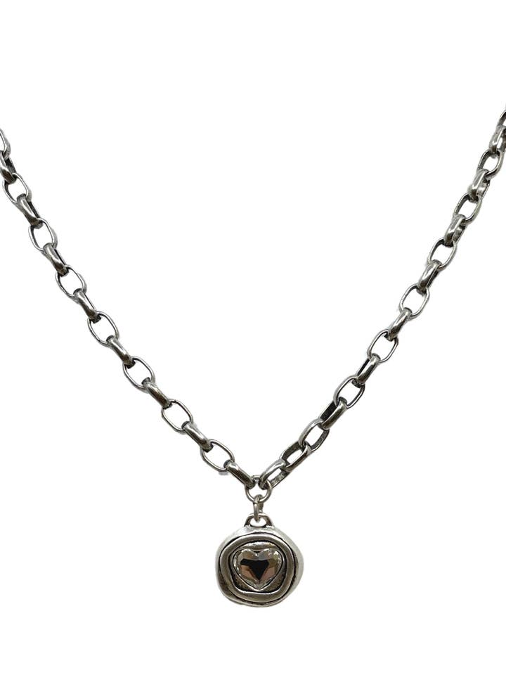 Chaîne plaquée en argent sterling de 18" avec pendentif cœur en cristal Swarovski pour la vente par Erin Knight Designs