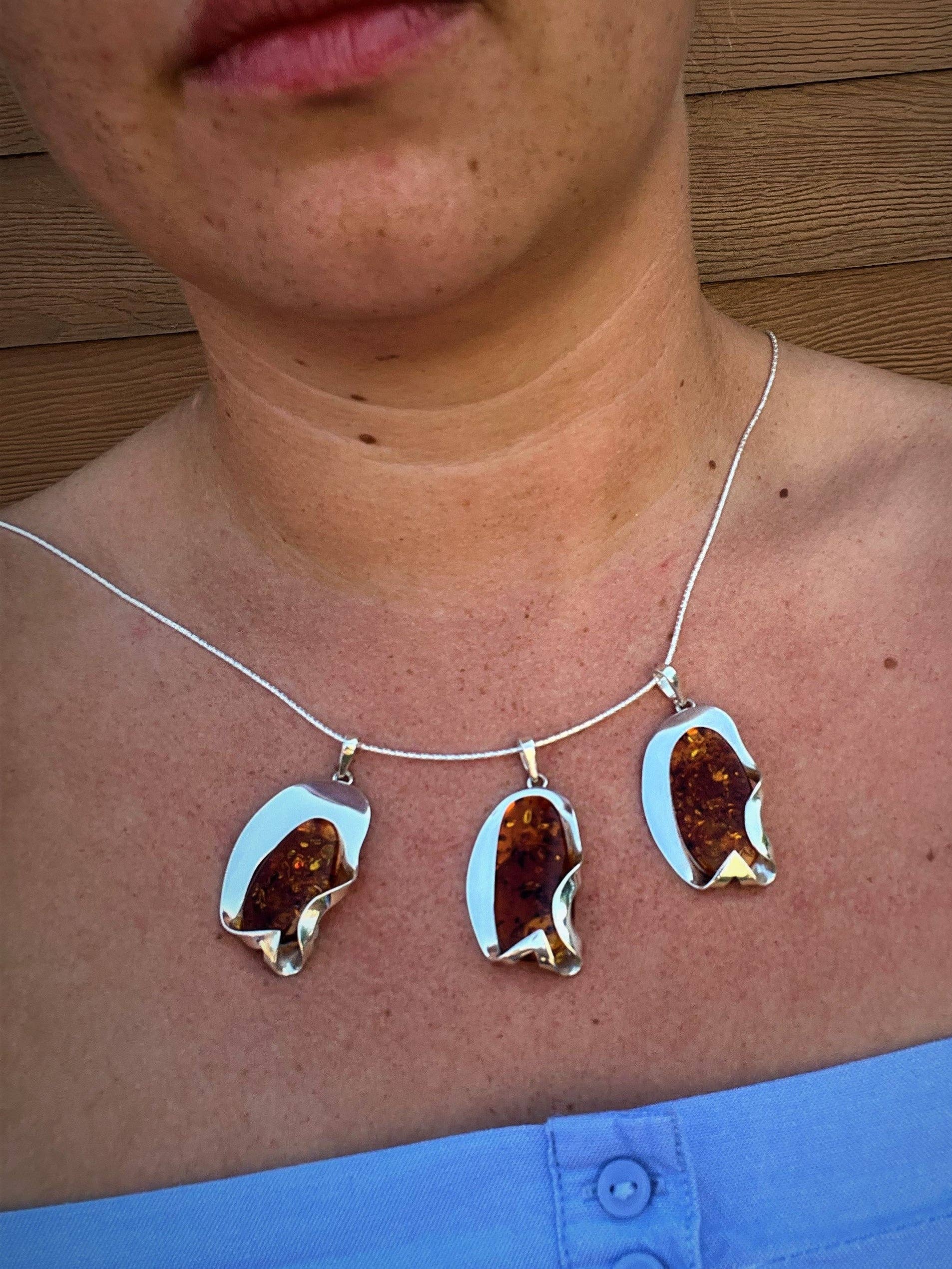 SilverAmber Jewellery - Vente Breloques/médailles personnalisées - Pendentif unique exclusif en argent sterling 925 et ambre de la Baltique cognac véritable - PD22901