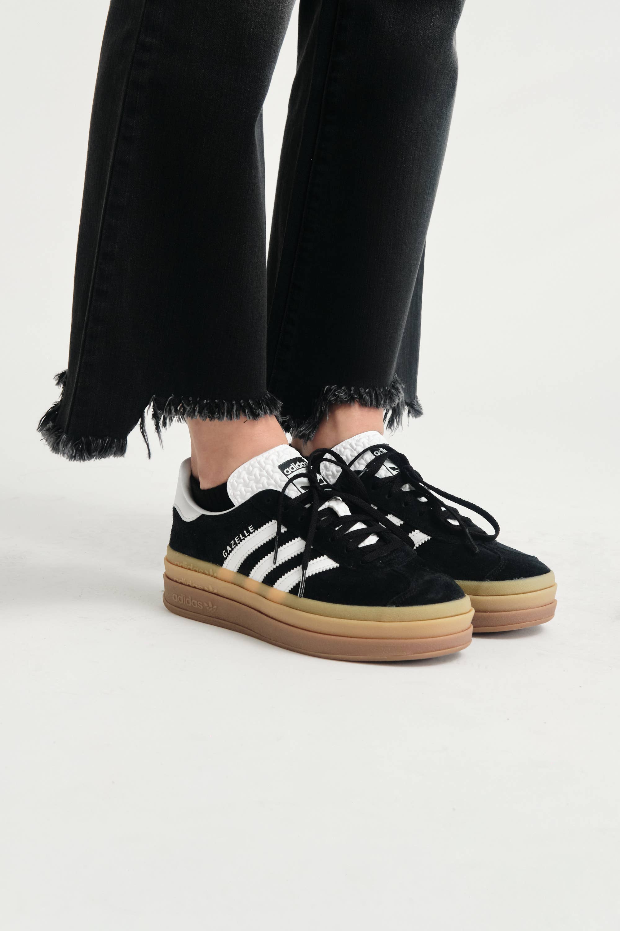 1822 Denim - Vendita all'ingrosso Jeans - Donna - Jeans Mini-Boot 27" con orlo Sharkbite in Watson10