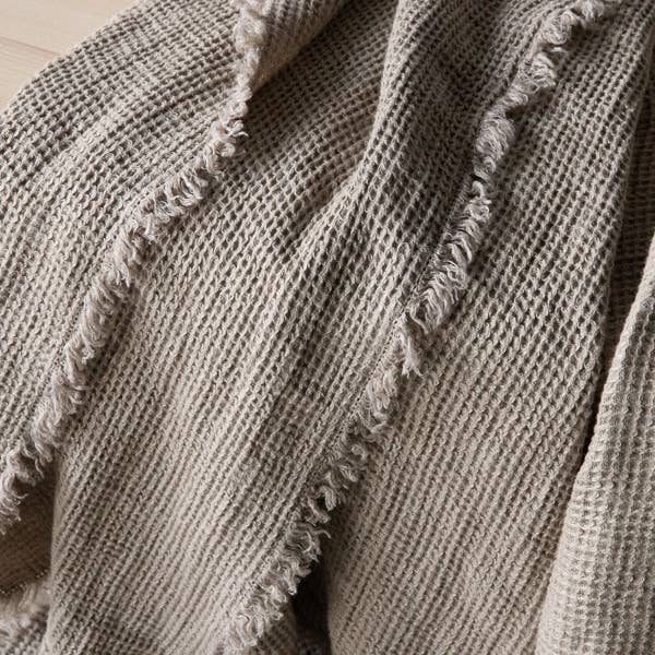 LinenMe - Wholesale Throw Blanket - Linen Throw With Fringes Natural Washed Waffle2