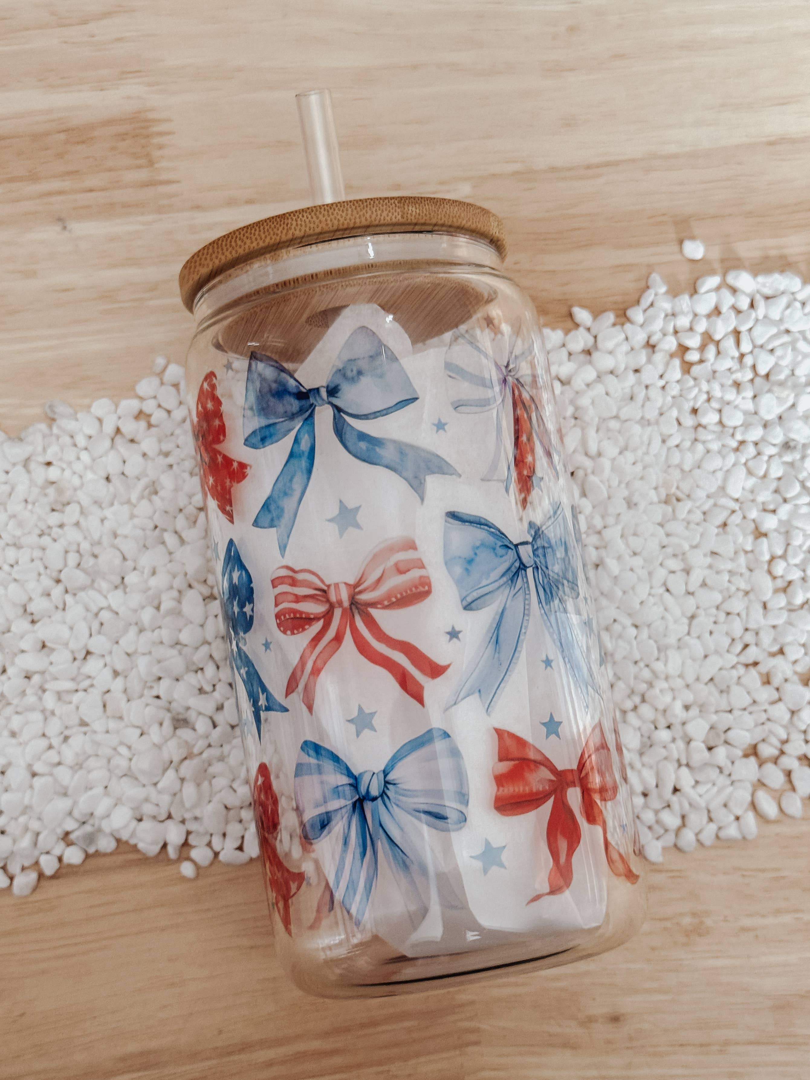 Emma K Designs - Wholesale Drinking Glass/Cup - Patriotic Bows 16oz Glass Can Cup with Bamboo Lid0