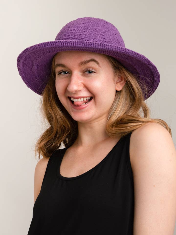 Chapeau violet, coton pour la vente par Blue Sky Clothing Co LLC