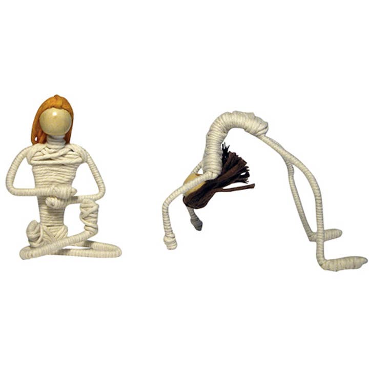 Sculpture en coton et fil de Yogini pour la vente par One World Projects