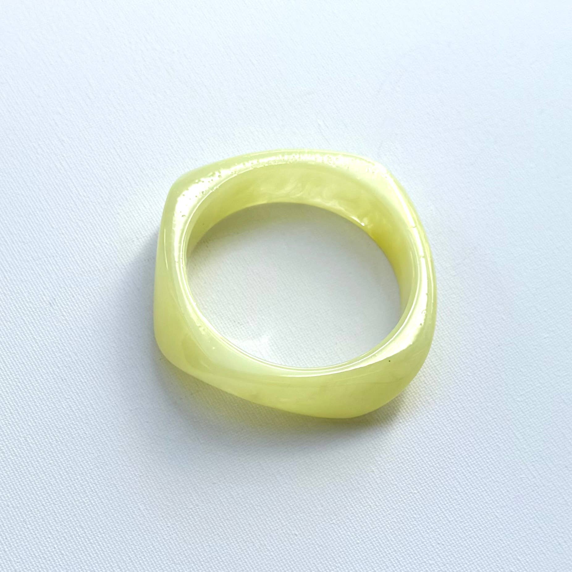 iconic mi – wholesale Bangle bracelet – Swirl Acrylic Bangle Jewellery Pastel Yellow 3